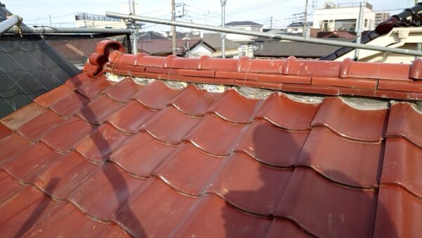 さいたま市浦和区にて屋根修理〈築42年の瓦屋根・棟瓦の積み直し〉の施工前写真